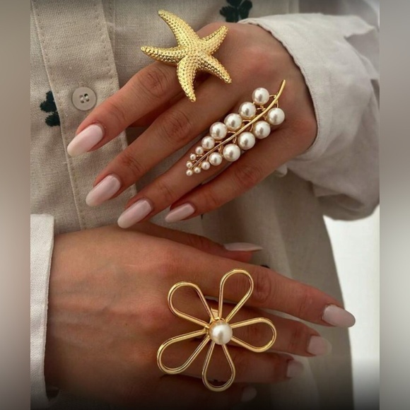 Quiet Luxury Boutique Jewelry - ✨NEW Gold tone and Pearl Starfish and Flower Ring Set
